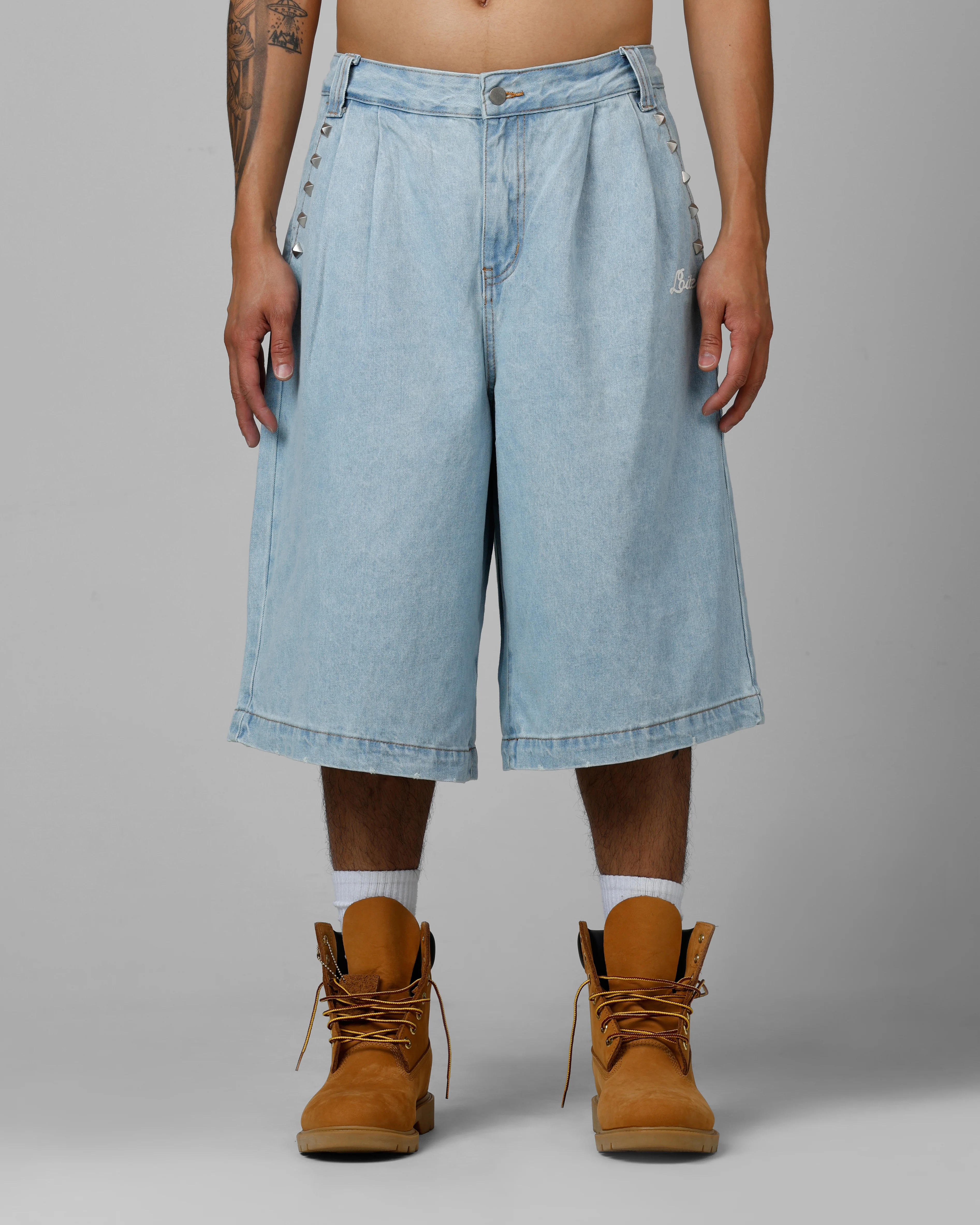 3 Quarter Shorts Light Wash - Image 6