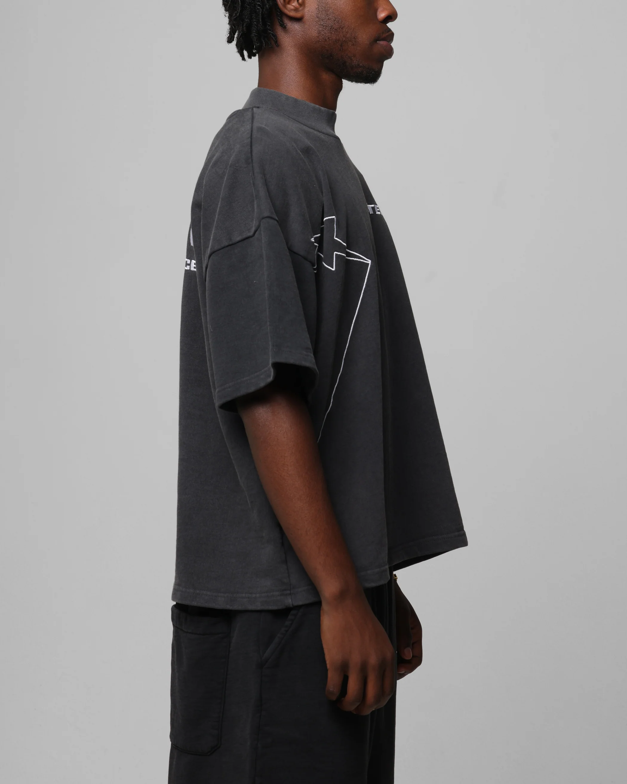 Loiter Dark Performance T-Shirt Charcoal - Image 5