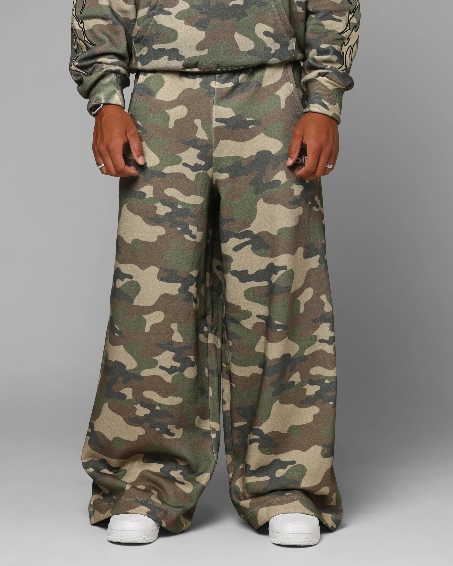 Loiter Ultra Hybrid Sweatpants Camo - Image 6